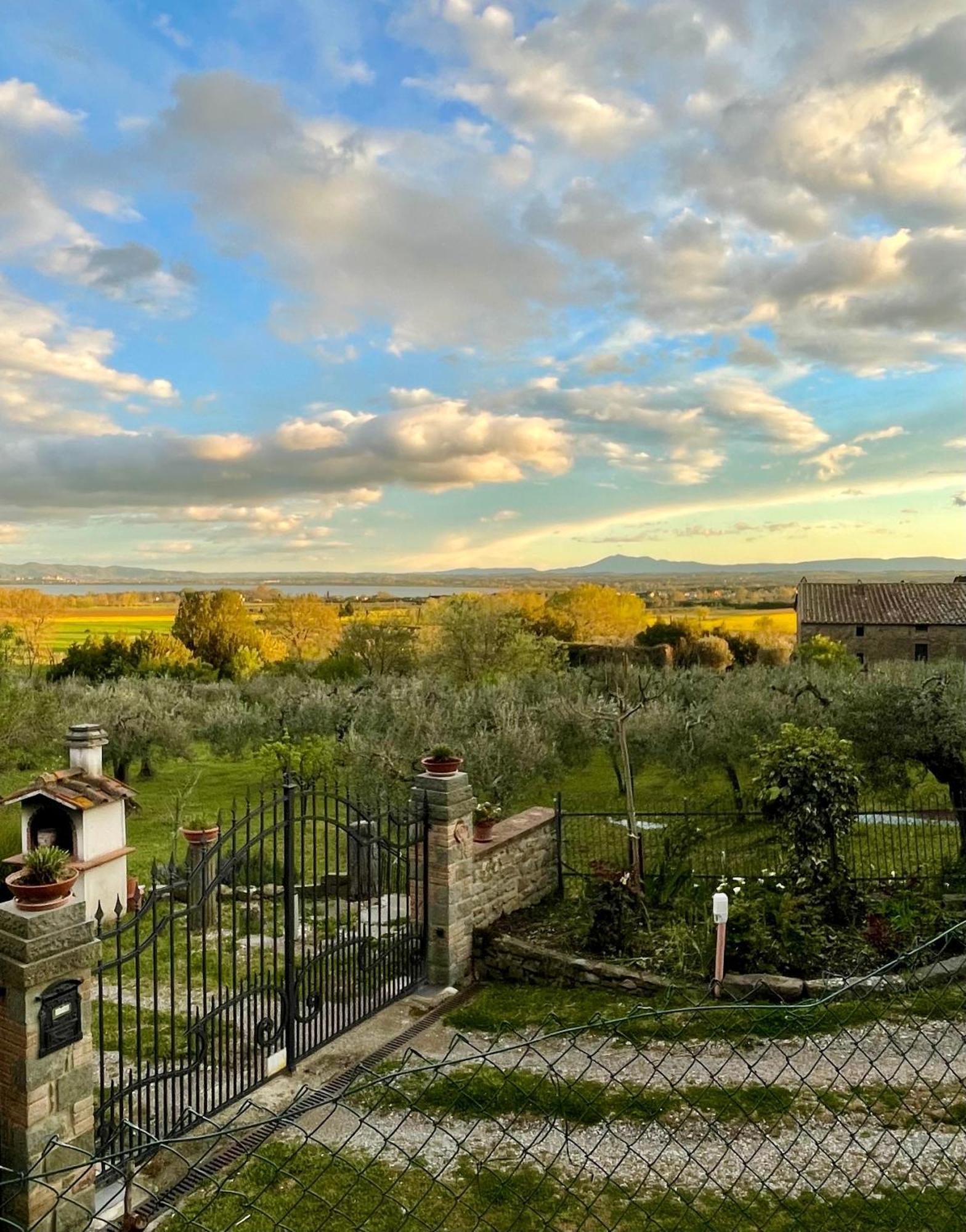 Private Stone Cottage With Starlink & Lake View Tuoro sul Trasimeno Εξωτερικό φωτογραφία